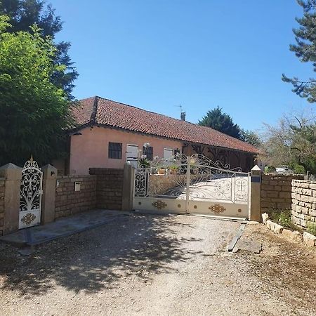 Dependance Pour 1 A 4 Pers Au Calme Dans Propriete Villa Marboz Luaran gambar