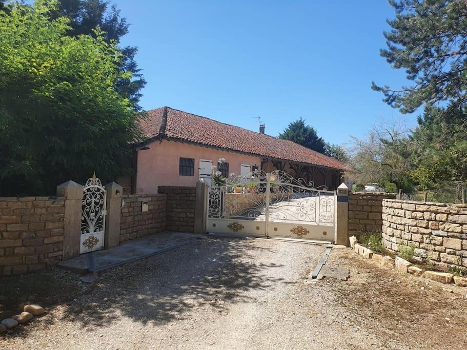Dependance Pour 1 A 4 Pers Au Calme Dans Propriete Villa Marboz Luaran gambar