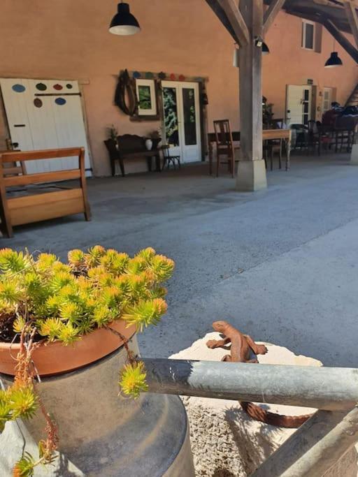 Dependance Pour 1 A 4 Pers Au Calme Dans Propriete Villa Marboz Luaran gambar